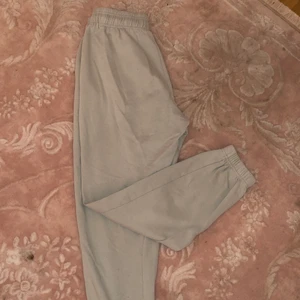 Babyblå/grön mjukisbyxa - Skriv till mig för mer information. Du väljer din frakt