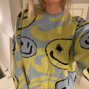 Stickad tröja - Jättecool stickad tröja, använt 1 gång! Stl S men killstorlek så oversized på mig! 