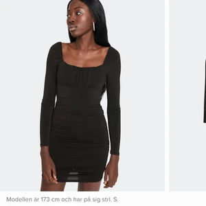 Klänning från Bikbok strl XS - Säljer min ”nyårsklänning” från bikbok, öppen i ryggen. Använd 1 gång så bra skick. Köpt för 200 men säljer för 100. Kan mötas upp i Uppsala