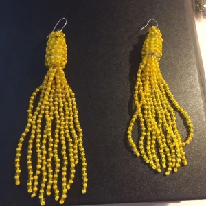 Smycken - Finns i olika färger och pärlor