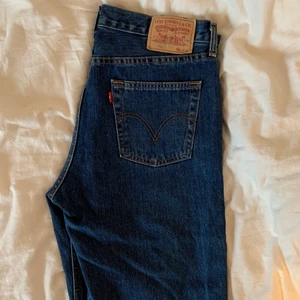 Levis jeans - Skitsnygga Levis jeans som jag köpt på second hand! Köparen står för frakt!