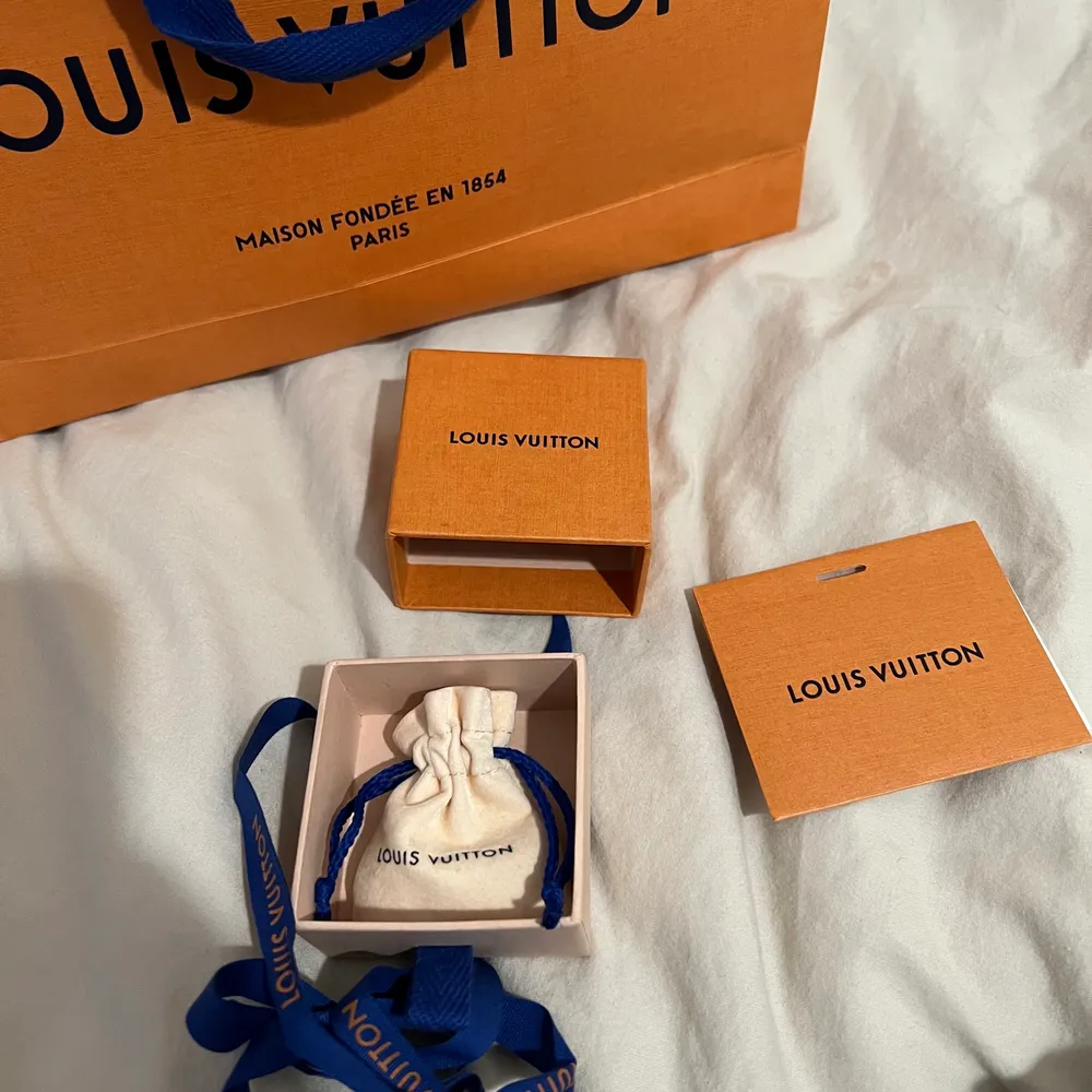 Louis Vuitton halsband. Använd 4 gånger.. Accessoarer.