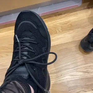Fina svarta skor