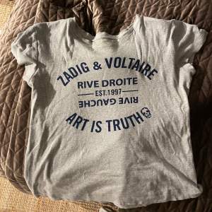 Säljer nu min Zadig Voltaire tröja! Den är i ett väldigt skönt material och är så så snygg! 💕