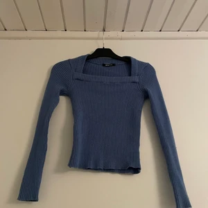 Ribbad tröja - Ribbad tröja från Gina Tricot, säljer för att jag inte använder den längre. Fint skick! Storlek S💙 Frakt ingår inte i priset. Kontakta för mer info