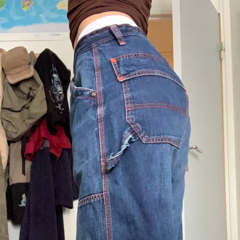 Säljer ett par ur snygga vintage, disel jeans som jag tyvärr inte använder längre. Kan skickas mot fraktkostnad på 66kr :) jag är 163cm . Jeans & Byxor.