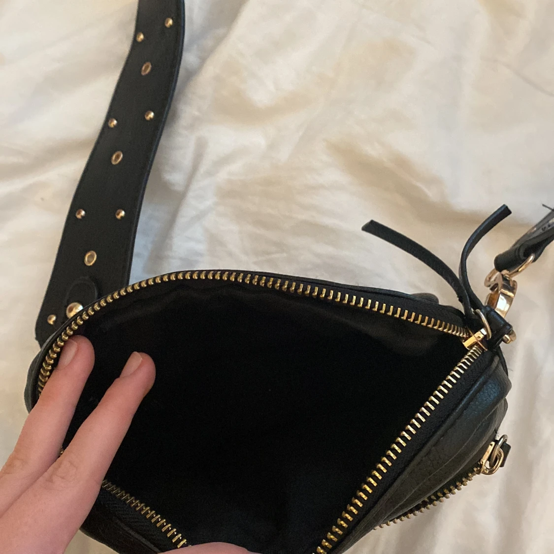 Väska med guldetaljer  - 91