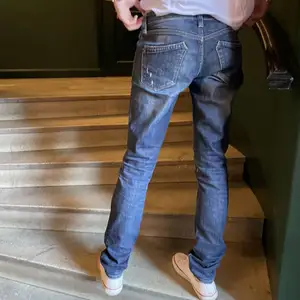 Raka jeans