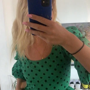 zara topp - säljer denna jättefina slutsålda toppen från zara, älskar mönstret o färgen❤️‍🔥