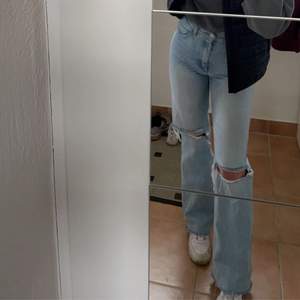 Intresse koll på dessa snygga jeans från zara, sitter perfekt och långa i benen! Finns inte kvar på hemsidan