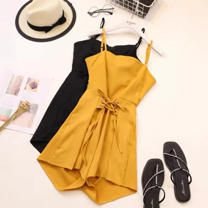 Gul jumpsuit - Jättefin gul jumpsuit. Perfekt för sommaren. Jättefin på bakdelen 