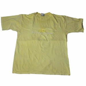 Air force academy - Vintage T-shirt - En av våra mest unika tröjor som har ett gott embroderat tryck över bröstet. Tröjan är från usa:S stora air force utbildning. Har en fin ljusgul/pastellgul färg som är väldigt svår att få tag på.