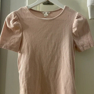 Rosa tröja  - En söt rosa tröja med puff armar 