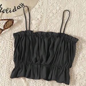 Söt topp - Söt liten svart topp storlek m väldigt kort så man vet aldrig använd 