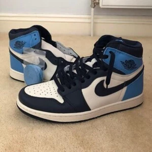Jordan 1 high - Helt nya köpte här på Plick för 2000 kr, Ingår box och skosnöre, frakt 66 kr. Spårbart 200 kr, 