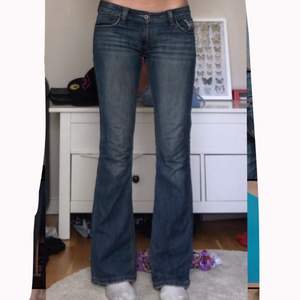 lägger upp igen pga oseriösa köpare! As snygga och trendiga lågmidjade bootcut jeans! 🤩