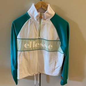 ELLESSE tunn jacka  - Oanvänd ellesse tunn jacka, storlek 36. Pris kan diskuteras vid snabb affär 