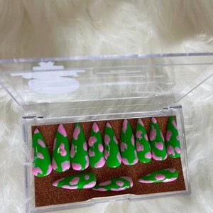 Customized Press On nails  - Press On nails available in different colors Reusable, long lasting Comes with prep kit (mini file, mail tabs, cuticles, pusher and alcohol pads.