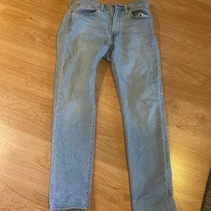 Levis 502 - Ett par Levis 502, aldrig använda, nypris 1100
