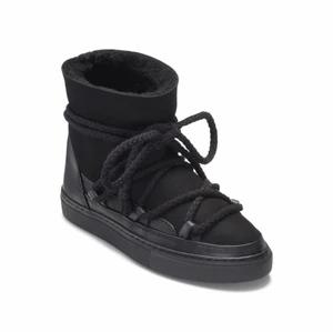 Inukki skor - Säljer dessa jättefina inuikkiskorna i svart💞 Köpta för 2500 på hemsidan❤️ Skriv vid intesse🥰 Bud på 1100💙