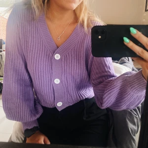 Lila kofta  - Aldrig använd, storlek S