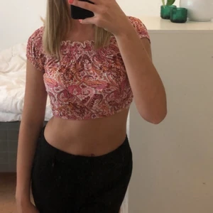 Bohemmönstrad topp i storlek xs  - Topp i orange och rosa mönster i storlek xs 