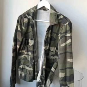 Militärjacka - Från ginatricot, superfint skick!