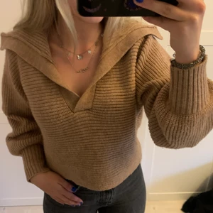 Beige stickad tröja  - Jätt fin beige stickad tröja i storlek S/M