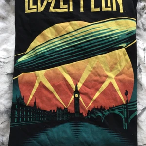 Led Zeppelin - Led Zeppelin bandtshirt, bra skick, knappt använd.