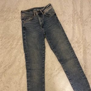 Jeans från bikbok - Helt oanvända jeans från bikbok. Nypris 600kr men säljer för 400kr.
