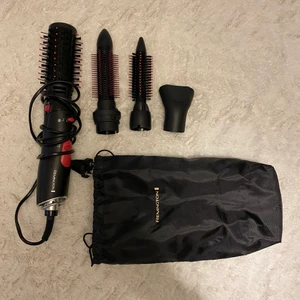 Varmluftsborste  - Varmluftsborste från remington som endast är testad en gång. Köptes för endast en månad sen och har bara legat sen dess, helt felfri. Köptes för 400kr från lyko så säljer den nu för 300kr. Kan inte mycket om den alls så kolla på lykos hemsida för mer information. 