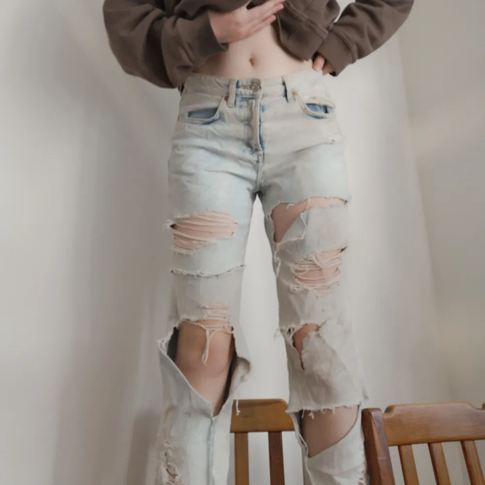 🌸Extremt slitna jeans ljusa midrise🌸. Jeans & Byxor.