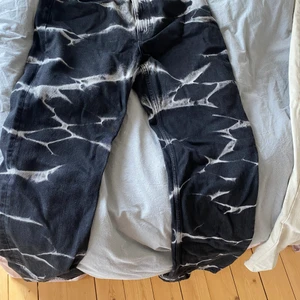 Weekday jeans i cool färg - Coola jeans från weekday, sitter jättesnyggt, ordinarie pris 500