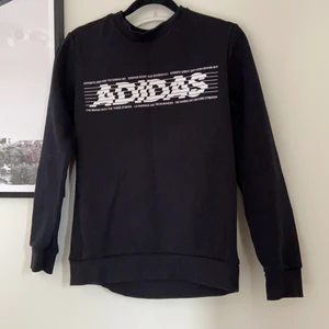 Adidas sweatshirt strl 152 - Fint skick. Strl 152 . Kan skickas