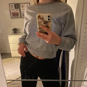 Tröja - Vanlig grå basic tjocktröja utan luva, storlek xs, säljer för 100 kr +40 kr frakt❤️