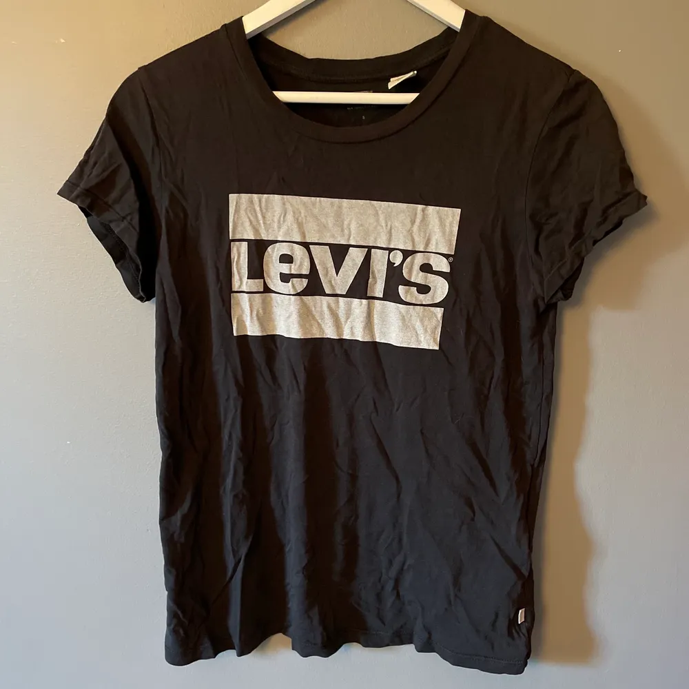 T-shirt från Levis som inte längre används här hemma.. T-shirts.