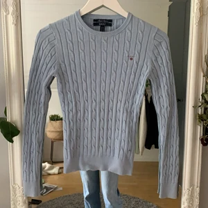 gant tröja - Super fin ljus blå gant tröja. Super stretchiga och knappt använd! ❤️ skriv för mer info!