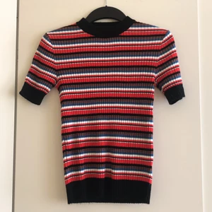 Randig stickad tröja polo Pop boutique - Fin halvpolo från Pop boutique