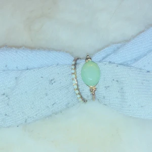 2 ringar - 2 st ringar använda men endå bra skick. Fina ringar med lite ljus blå detaljer💎