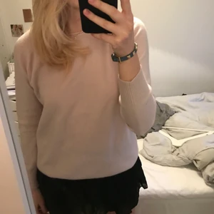 Soft goat tröja - Jättefin rosa tröja i cashmere, knappt använd och i jättefint skick 💕 passar S/M
