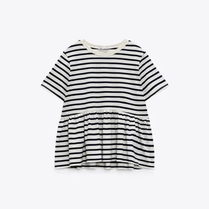 zara T-shirt❗️❤️ - Superfin T-shirt från zara som är använd kanske 7 gånger och är i superfint skick ☺️tröjan är också såklart nytvättad❤️just nu är denna stolek slutsåld, kontakta mig privat vid fler frågor ❤️❤️❤️