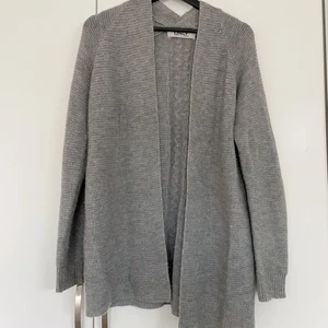 Grå stickad kofta - Storlek S