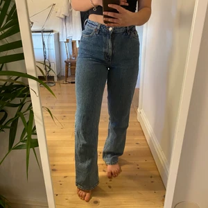 Jeans från monki - Mörkblå jeans från monki i storlek 26 ✨ köpare betalar frakt