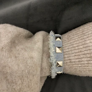 Nitarmband - Blått fransigt nitarmband❤️