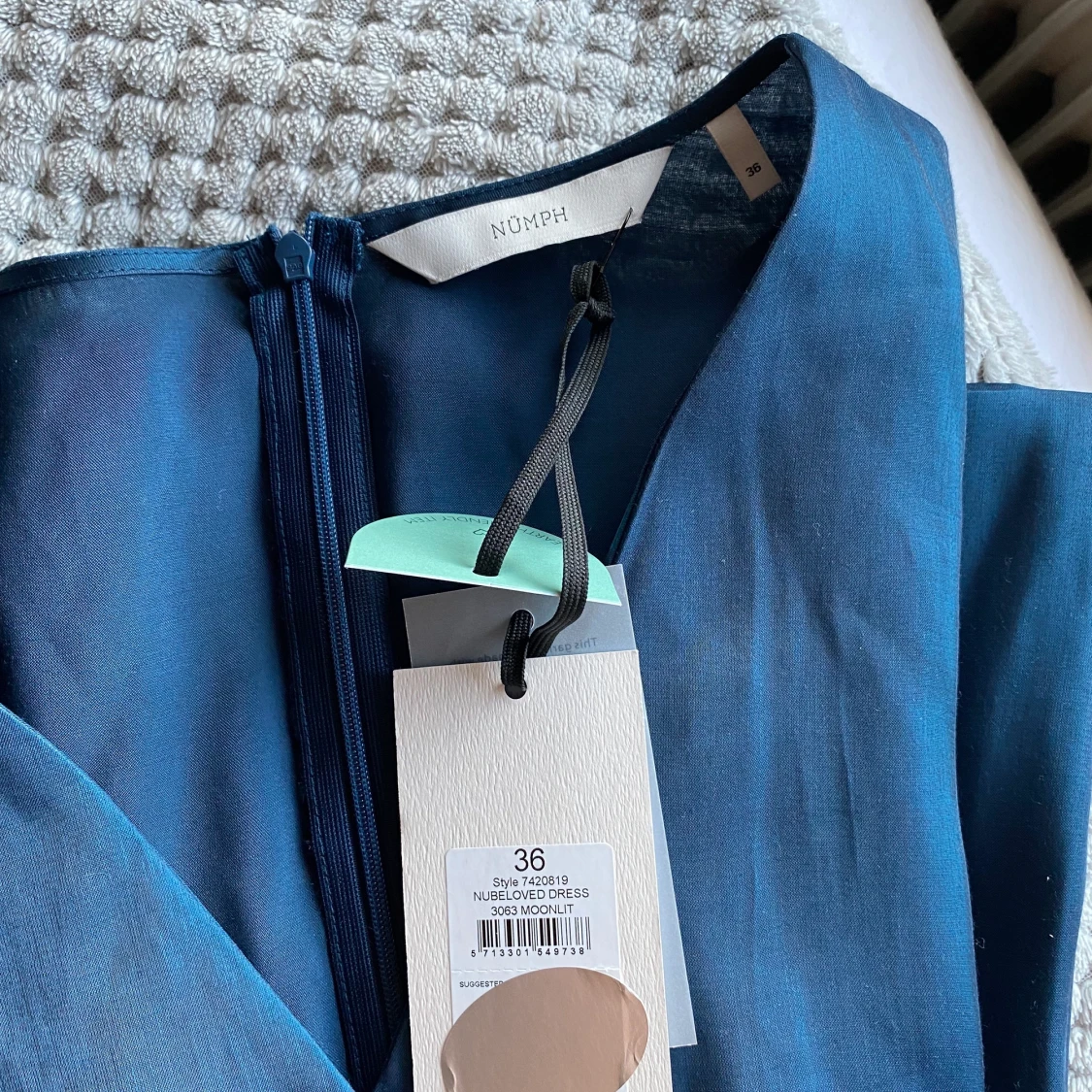 Blå silkesklänning från Nümph - 91