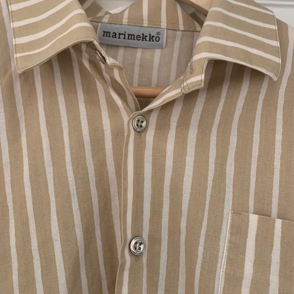 Fin skjorta från marimekko, bra kvalitet och i gott skick! Passar även L är oversize för mindre storlekar. Skjortor.