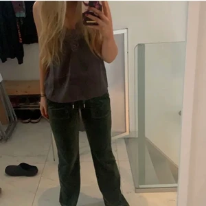 Juicy Couture byxor - Ett par gröna juicy byxor som är i nyskick, säljer pga av att de inte kommer till användning 