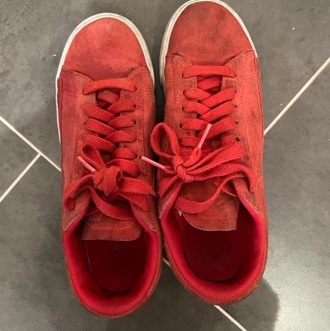 Röda Nike sneakers!  - 90