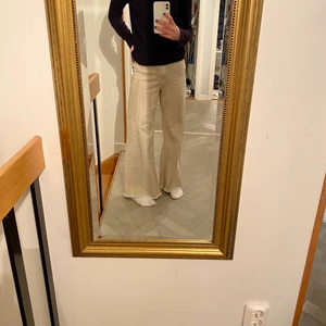 Zara byxor - Beiga byxor från zara. Storlek 34, använda 1-2 gånger. Nypris 399 kr 💗