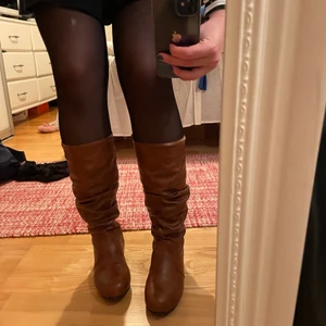 Stövlar - Säljer dessa stövlar för dem inte riktigt är min stil☺️